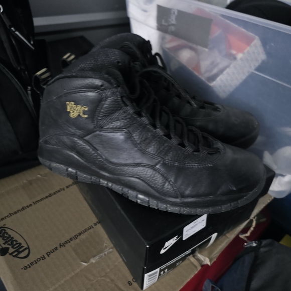 Nike Men's Size 11 NIKE AIR FOAMPOSITES PRO ; BLACK AND GOLD - Picture 2 of 5